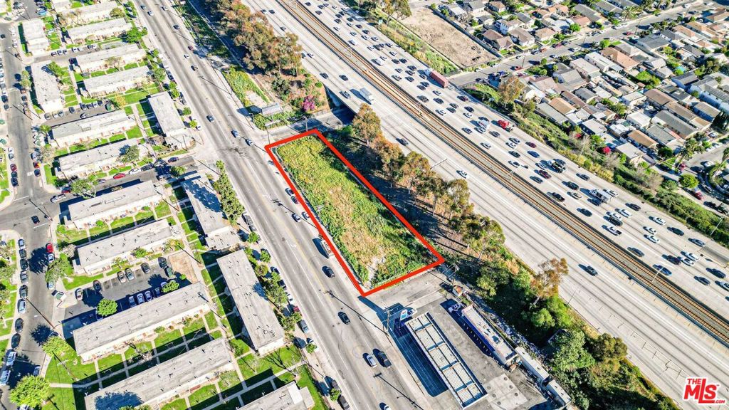 1422 E Imperial Highway