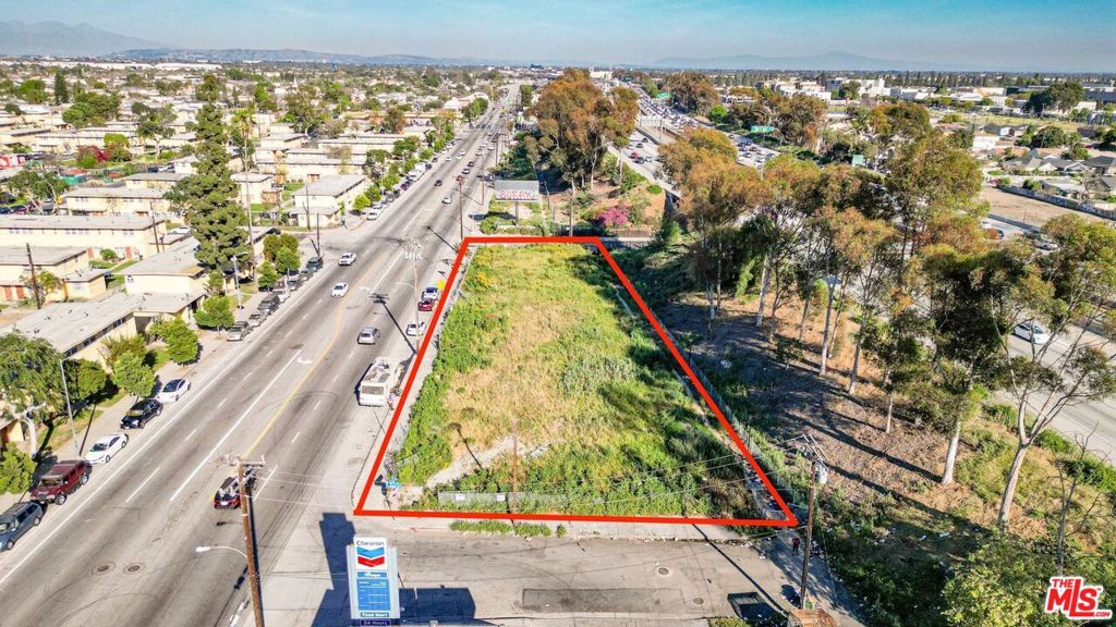 1422 E Imperial Highway