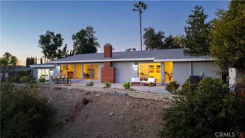 Photo of 23112 Cass Avenue, Woodland Hills, CA 91364 (MLS # BB25247679) Photo of 23112 Cass Avenue, Woodland Hills, CA 91364 (MLS # BB25247679)