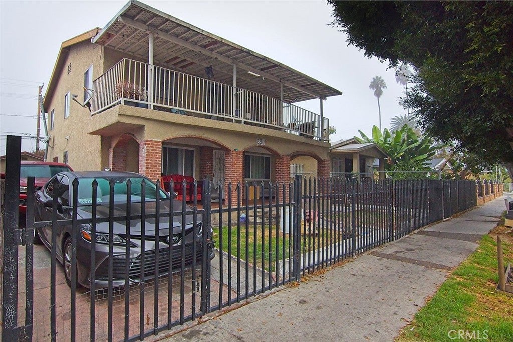 6911 Compton Ave