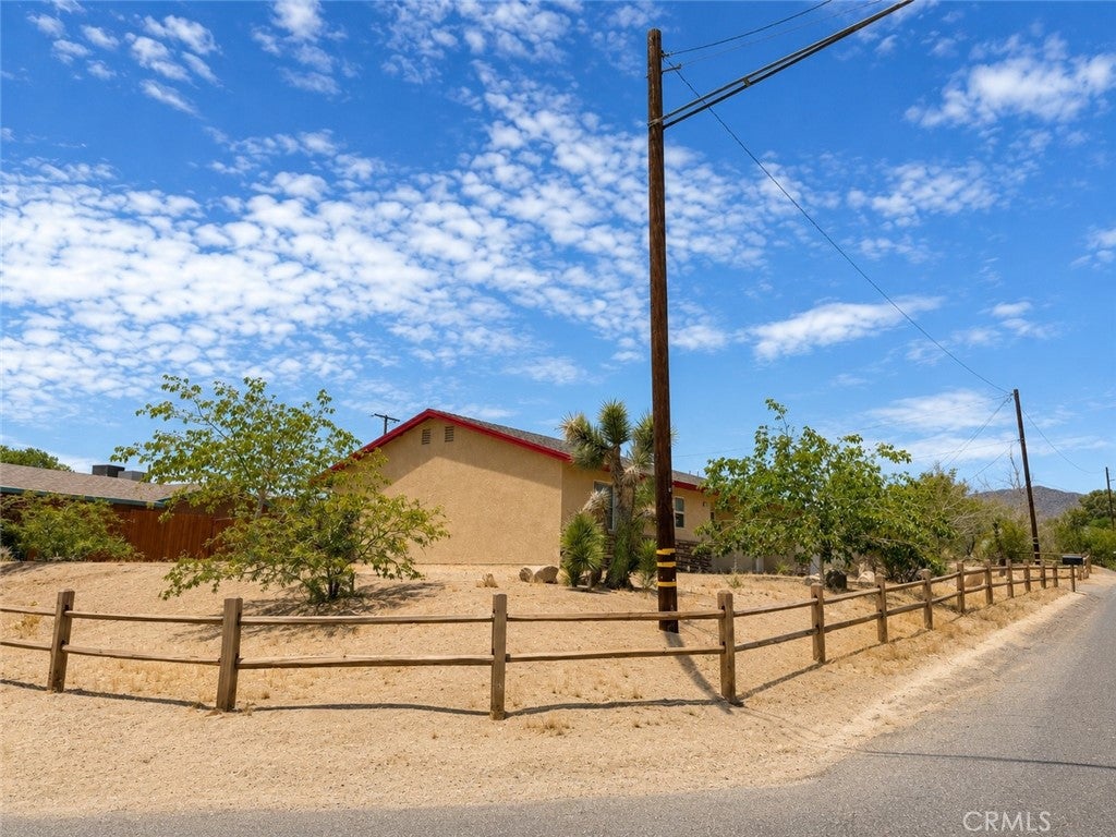 6851 Conejo
