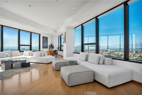 Photo of 1100 Wilshire Boulevard #3302, Los Angeles, CA 90017 (MLS # GD26168924)