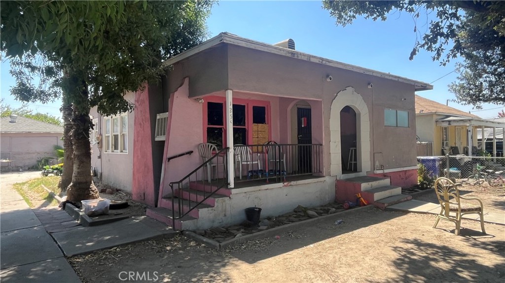 1259 N Mountain View
