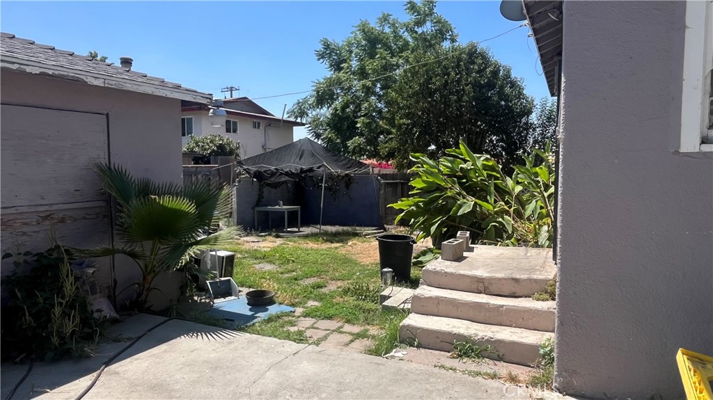 1259 N Mountain View