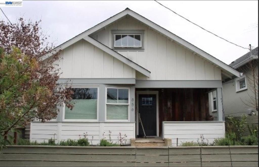 Photo of 856 46th St St, Oakland, CA 94608 (MLS # 41125685)