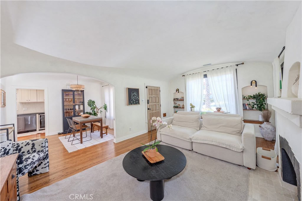 824 Roswell Avenue