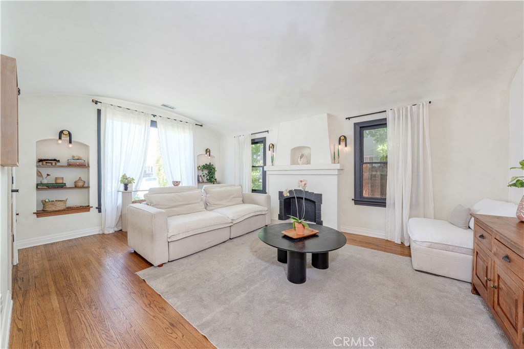 824 Roswell Avenue