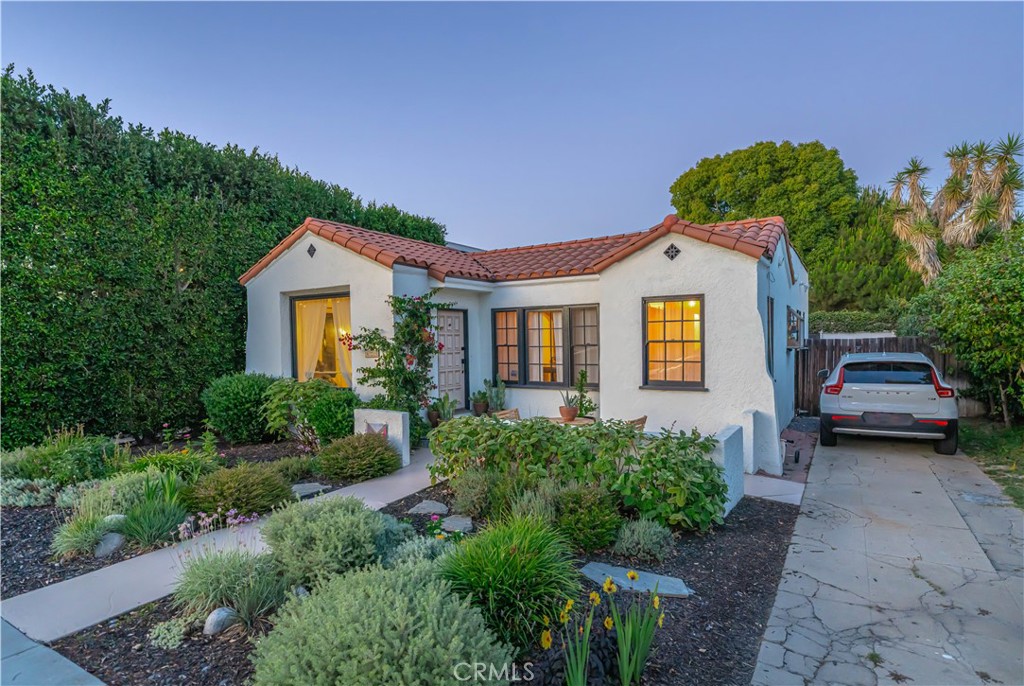 824 Roswell Avenue
