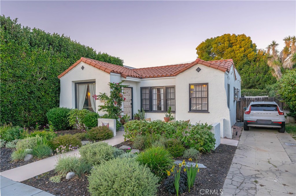824 Roswell Avenue