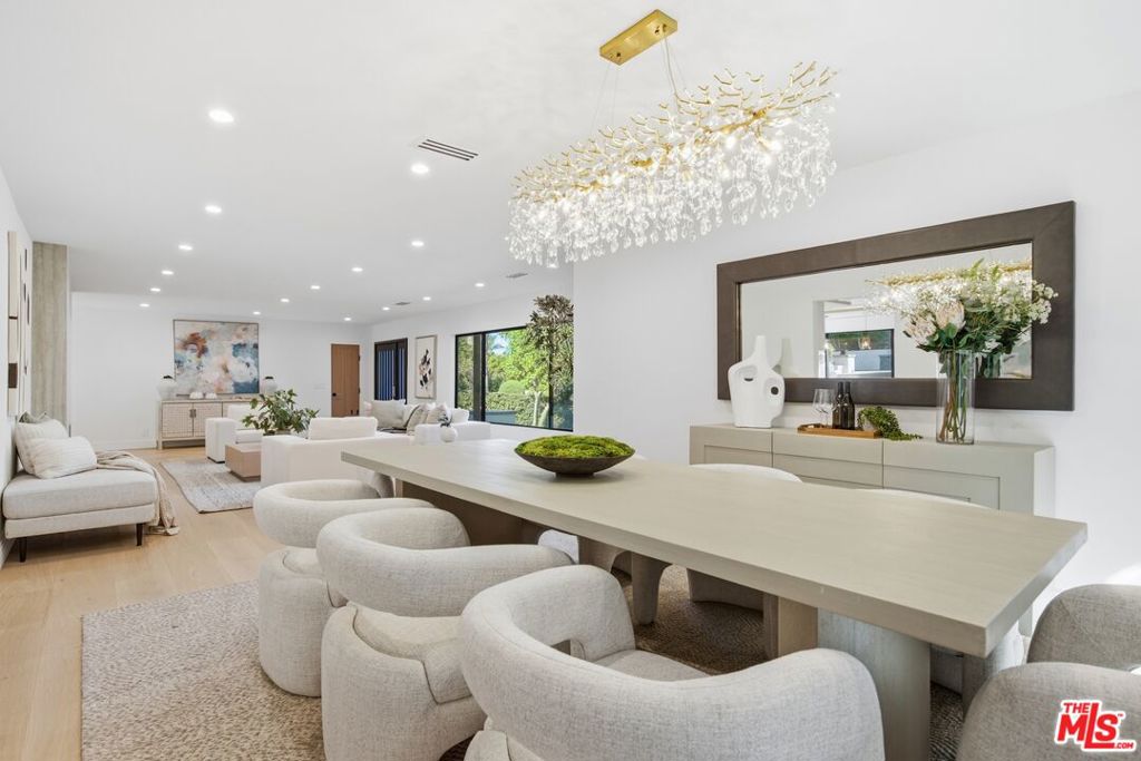 Photo of 5431 Lubao Avenue, Woodland Hills, CA 91364 (MLS # 26102568)