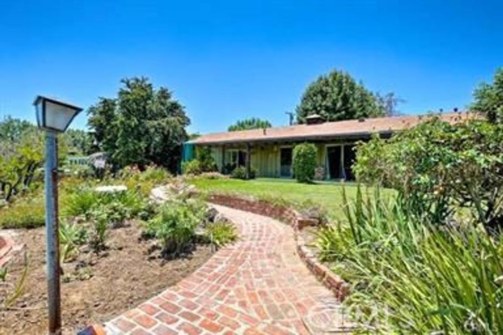 Photo of 5032 Siesta Lane, Yorba Linda, CA 92886 (MLS # PW26057296)