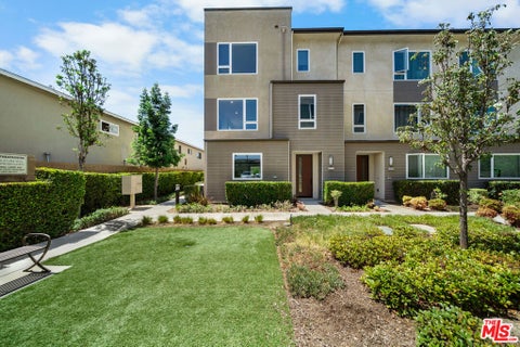 Photo of 10712 Parrot Avenue, Downey, CA 90241 (MLS # 26986745)