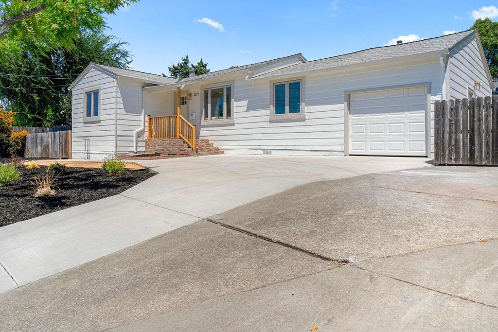 2271 Hemlock Avenue