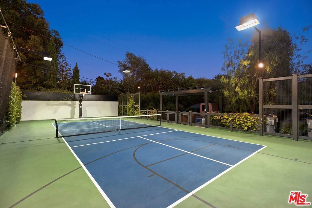 Photo of 164 N Bristol Avenue, Los Angeles, CA 90049 (MLS # 25564843)
