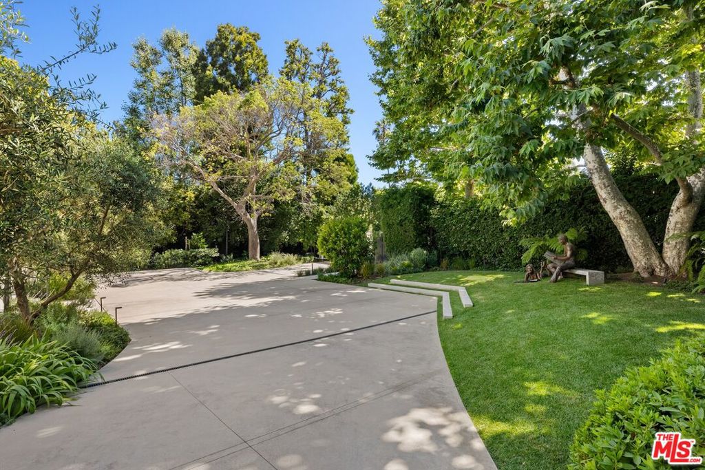 Properties 4 164 N Bristol Avenue