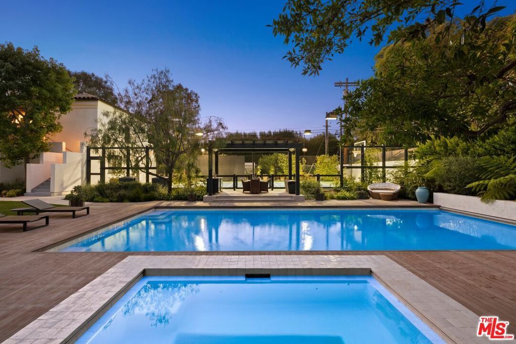 Photo of 164 N Bristol Avenue, Los Angeles, CA 90049 (MLS # 25564843)