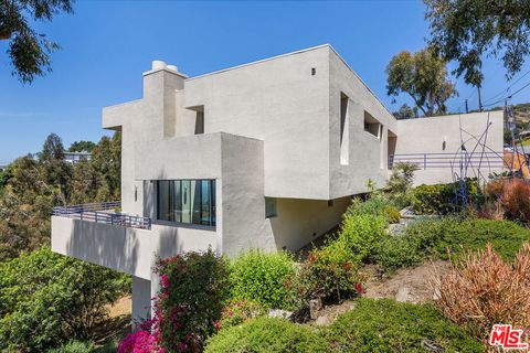 12268 Canna Road Los Angeles CA 90049