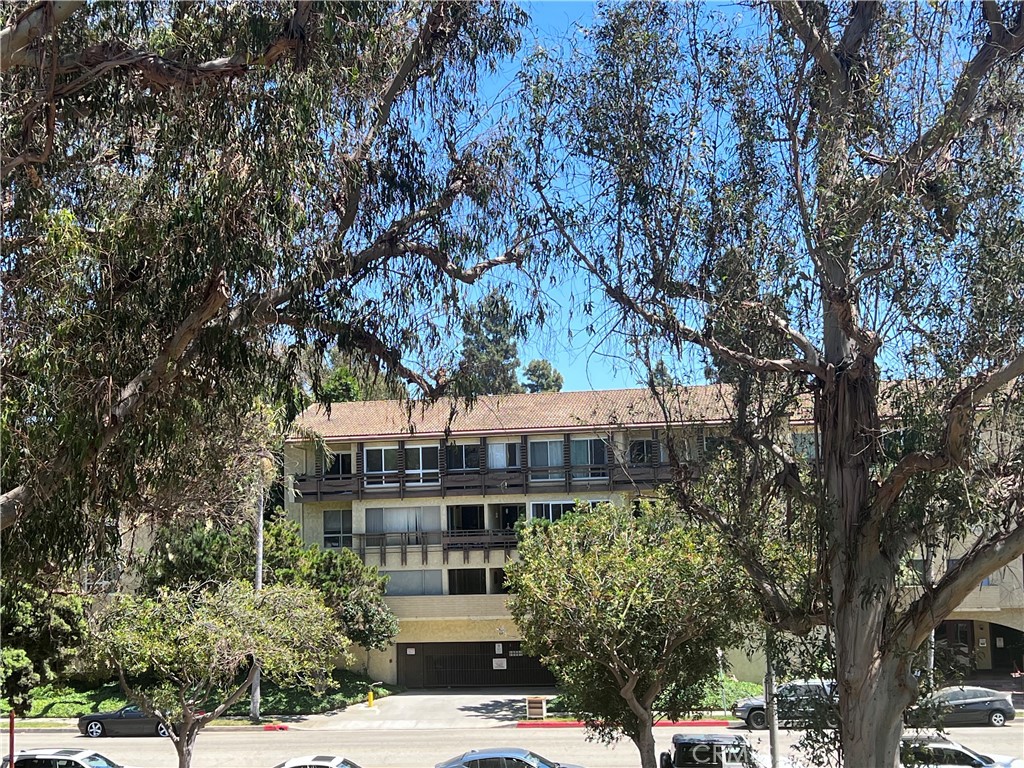 5600 Kensington Way 209