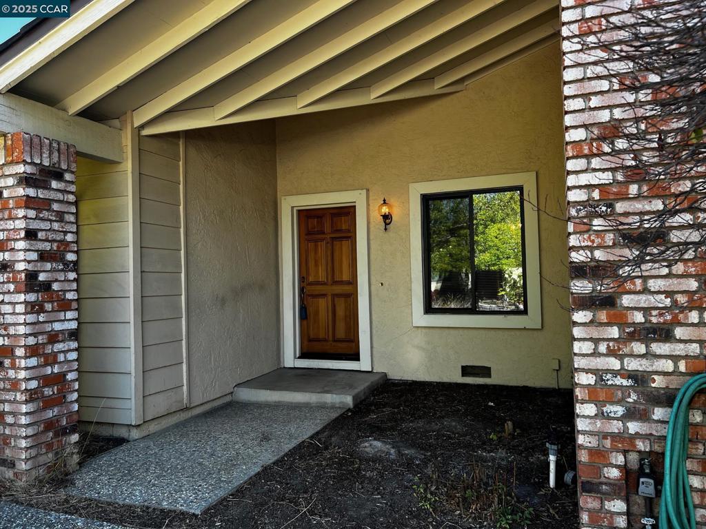 Fantastic opportunity to own in The Crossings. Single story gem needs TLC. With soaring ceilings, open floorplan, dual pane windows , spacious master bedroom, two living spaces and more. Probate Sale requires court approval. Slotted for top-rated Northgate schools. This highly sought after neighborhood has an HOA that includes 3 swimming pools, clubhouse, game room, tennis, pickleball & basketball courts, 2 playgrounds, dog park, greenbelt, +more.