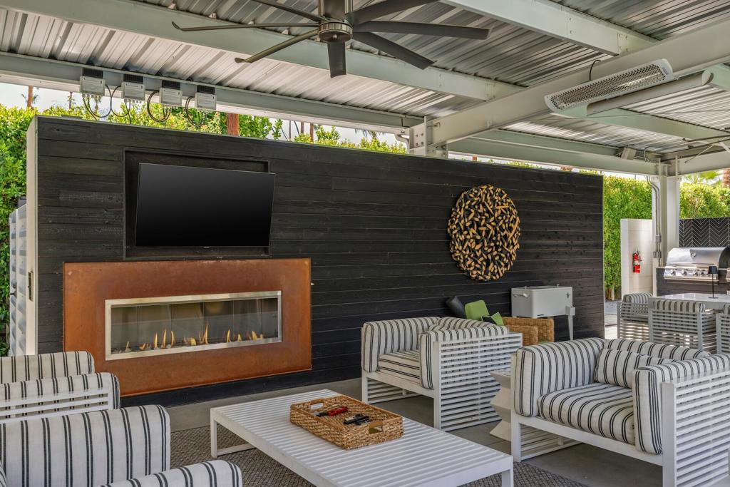 470 E Avenida Olancha B