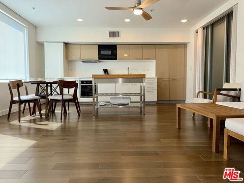 Photo of 901 S Flower Street #613, Los Angeles, CA 90015 (MLS # 26734505)