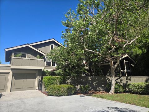 Photo of 65 Pinewood #33, Irvine, CA 92604 (MLS # OC26074409)