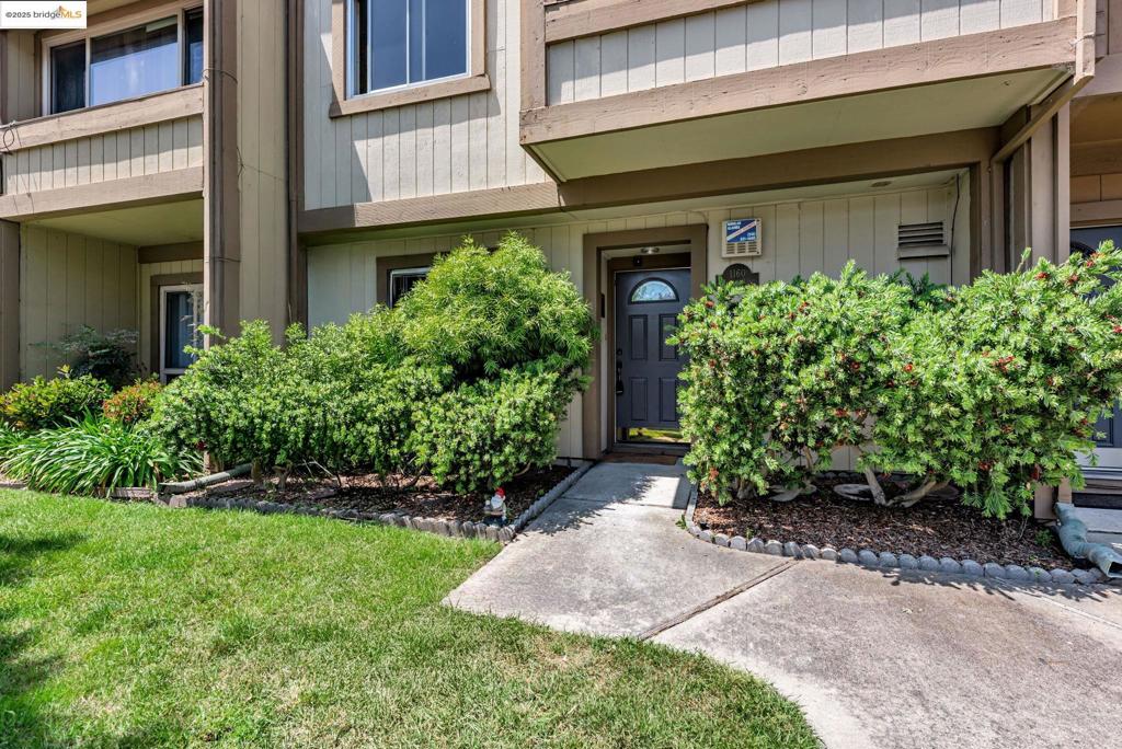 Fresh paint and new flooring. Bring us an offer! Light-filled townhouse in peaceful Bay Farm Island. Brand new LVP flooring on the main level, a spacious layout. The second floor features two full baths with one in the humungous primary suite. Enjoy the low-maintenance outdoor patio—perfect for relaxing or entertaining! A detached 2 car garage has plenty of room for cars, all your beach and water sports equipment or could be a home office (and still room for one car). All the benefits of a condo with the feel of a single-family home. Located near top schools, parks, scenic paths, and easy transit options (ferry, bus, and freeway). Great opportunity to customize and create your ideal Bay Area retreat!
