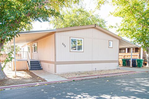 Photo of 3524 E Avenue R #202, Palmdale, CA 93550 (MLS # SR25242452) Photo of 3524 E Avenue R #202, Palmdale, CA 93550 (MLS # SR25242452)