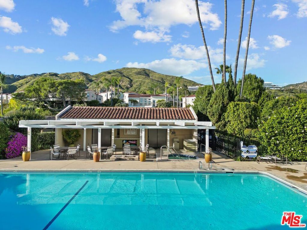 Photo of 23924 De Ville Way #D, Malibu, CA 90265 (MLS # 26654783)