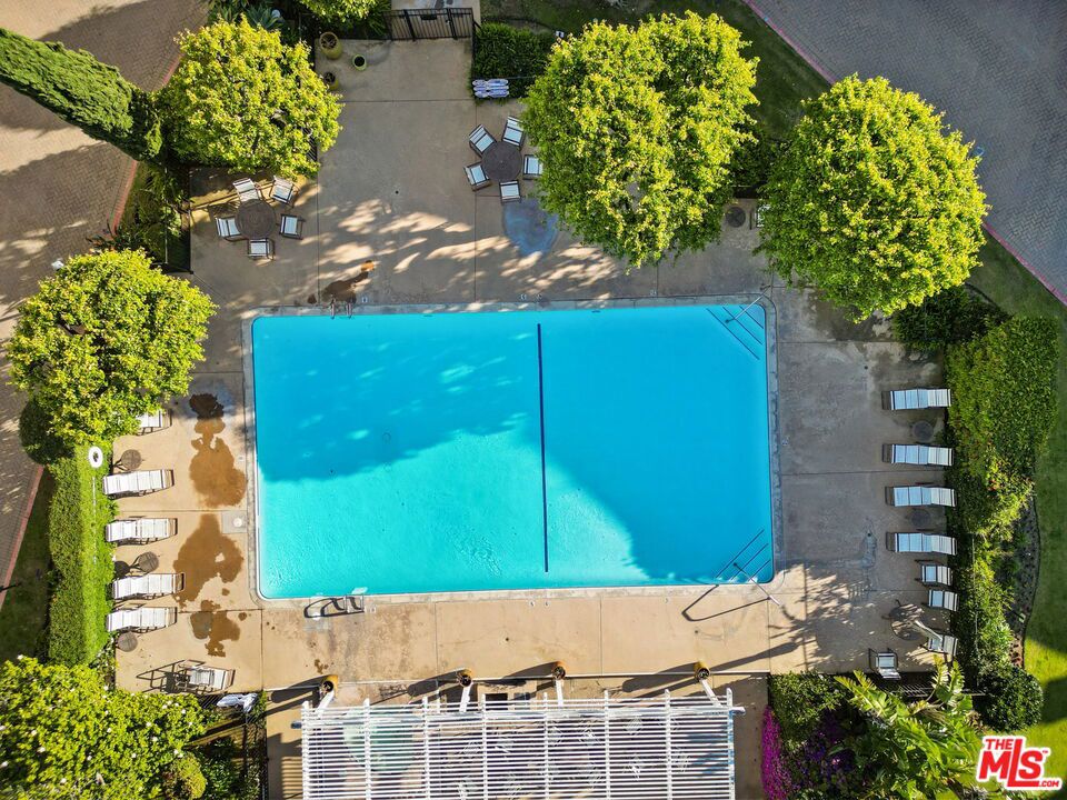 23924 De Ville Way D