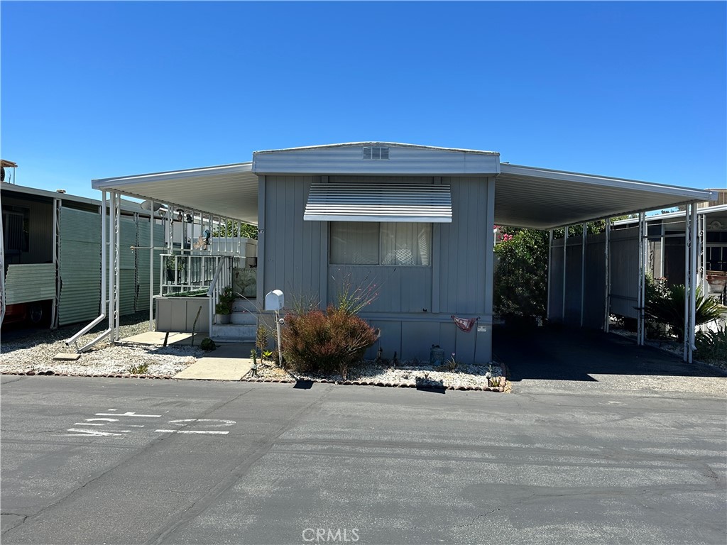 Charming & Affordable Living in Linda Vista Estates!
Welcome to 45055 E Hwy 74, Space 117 — a cozy and well-kept 1 bedroom, 1 bath single-wide home located in the peaceful 55+ community of Linda Vista Mobile Home Park Estates.
This charming home offers just the right amount of space, featuring an open living area filled with natural light, a functional kitchen with plenty of storage, and a comfortable bedroom with an en-suite bath. Enjoy your morning coffee or unwind in the evenings on the covered front porch.
Perfect for those looking to downsize or enjoy a low-maintenance lifestyle, this home provides a quiet and affordable retreat in a well-maintained senior community with beautiful mountain views, friendly neighbors, and nearby conveniences.
Park amenities include a clubhouse, swimming pool, and social activities — all designed to support an active and connected lifestyle.
Don't miss this opportunity to own a slice of sunshine in Hemet! Schedule your private tour today.