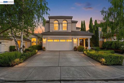 Photo of 7900 Pineville Cir Cir, Castro Valley, CA 94552 (MLS # 41127383)