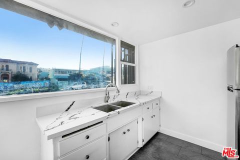 Photo of 317 S Kenmore Avenue #1, Los Angeles, CA 90020 (MLS # 26650739)