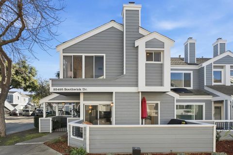 Photo of 25495 Southwick Drive #101, Hayward, CA 94544 (MLS # ML82031997)