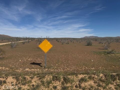 Photo of 20713 Fairfield Ave, Apple Valley, CA 92307 (MLS # HD26046820)