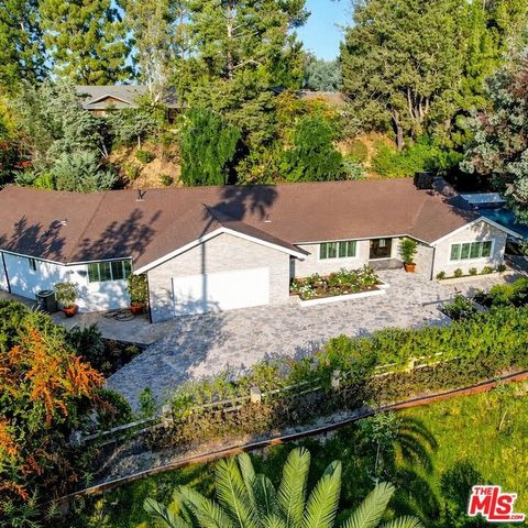 Photo of 4732 Del Moreno Drive, Woodland Hills, CA 91364 (MLS # 26661503)