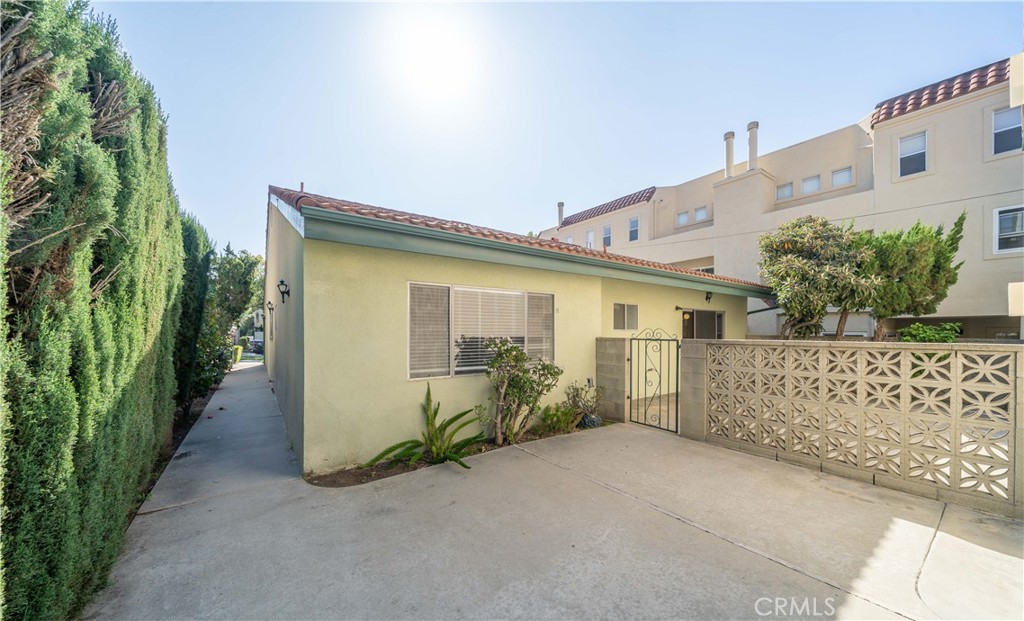 723 E Tujunga Avenue