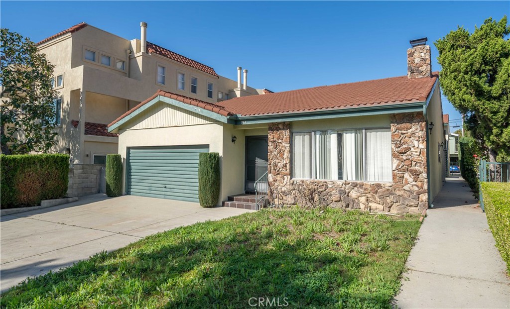 723 E Tujunga Avenue