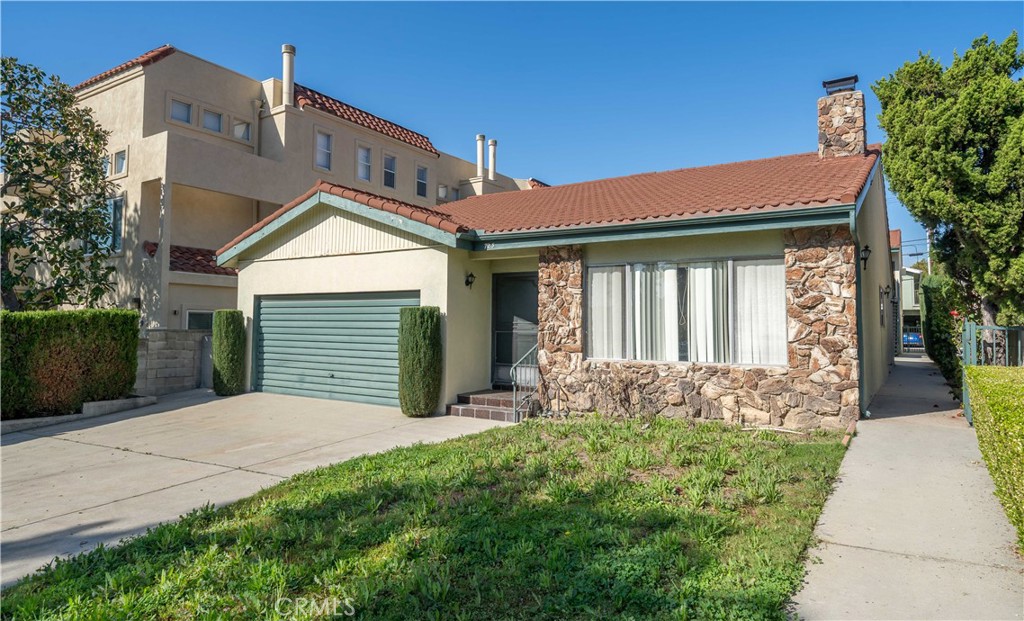 723 E Tujunga Avenue