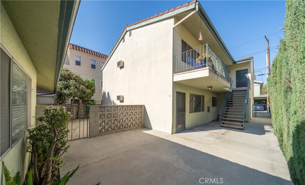 723 E Tujunga Avenue