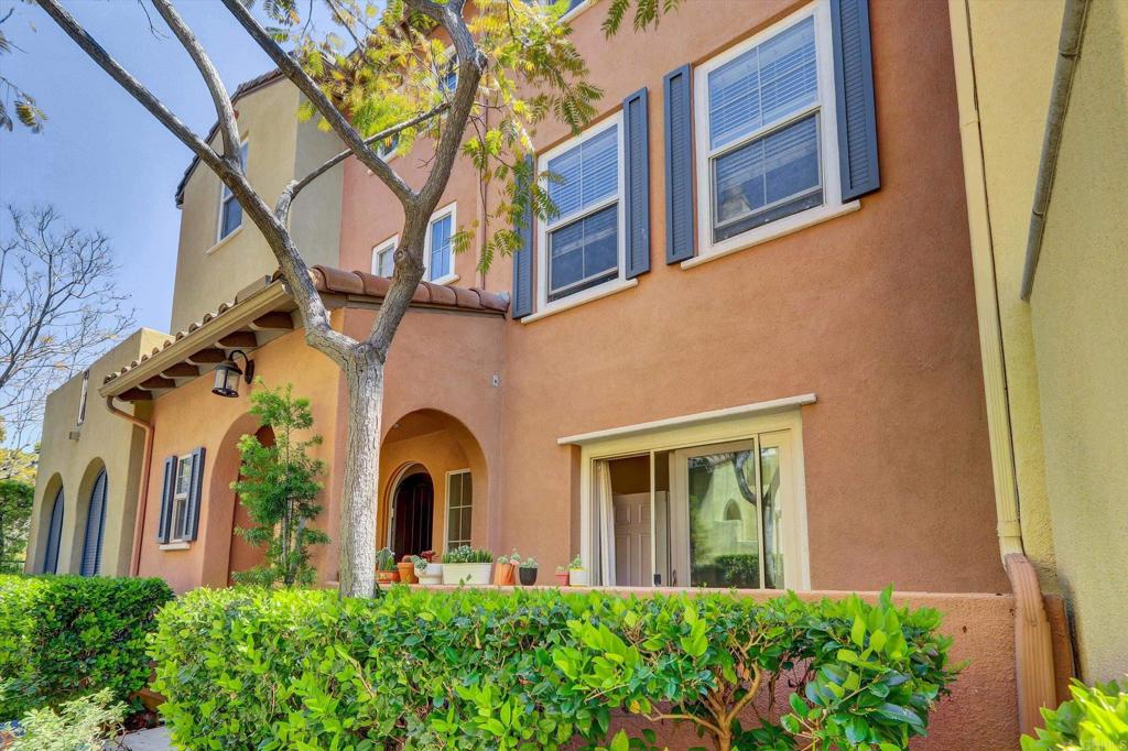 2640 Escala Circle