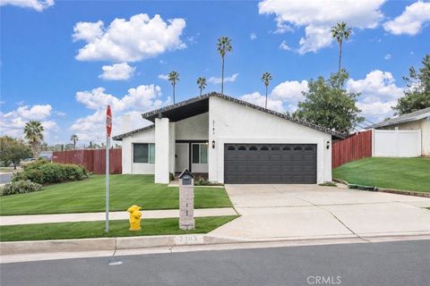 Photo of 2183 Applegate Dr, Corona, CA 92882 (MLS # CV26032284)
