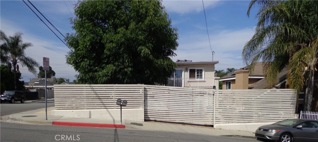 1908 & 1910 Bailey Avenue