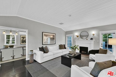 Photo of 560 N CROFT Avenue, West Hollywood, CA 90048 (MLS # 26646517)