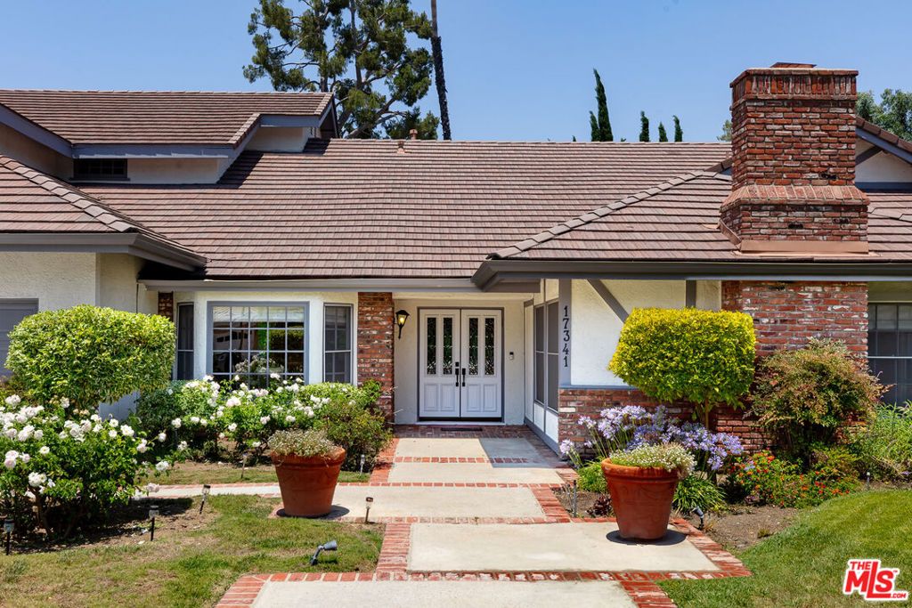 Photo of 17341 Cumpston Street, Encino, CA 91316 (MLS # 26649571)