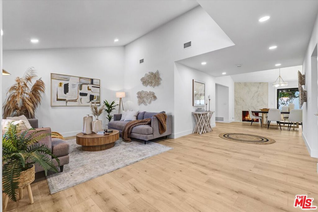 8754 Parkcliff Street