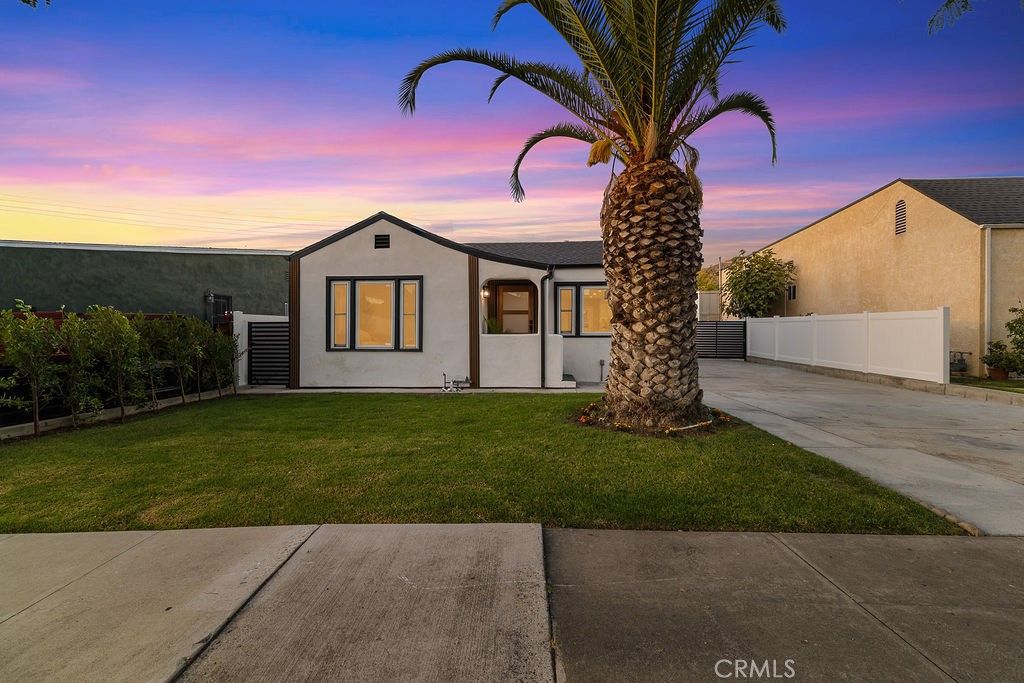 Photo of 767 Fairmont Avenue, Glendale, CA 91203 (MLS # SR25244538)