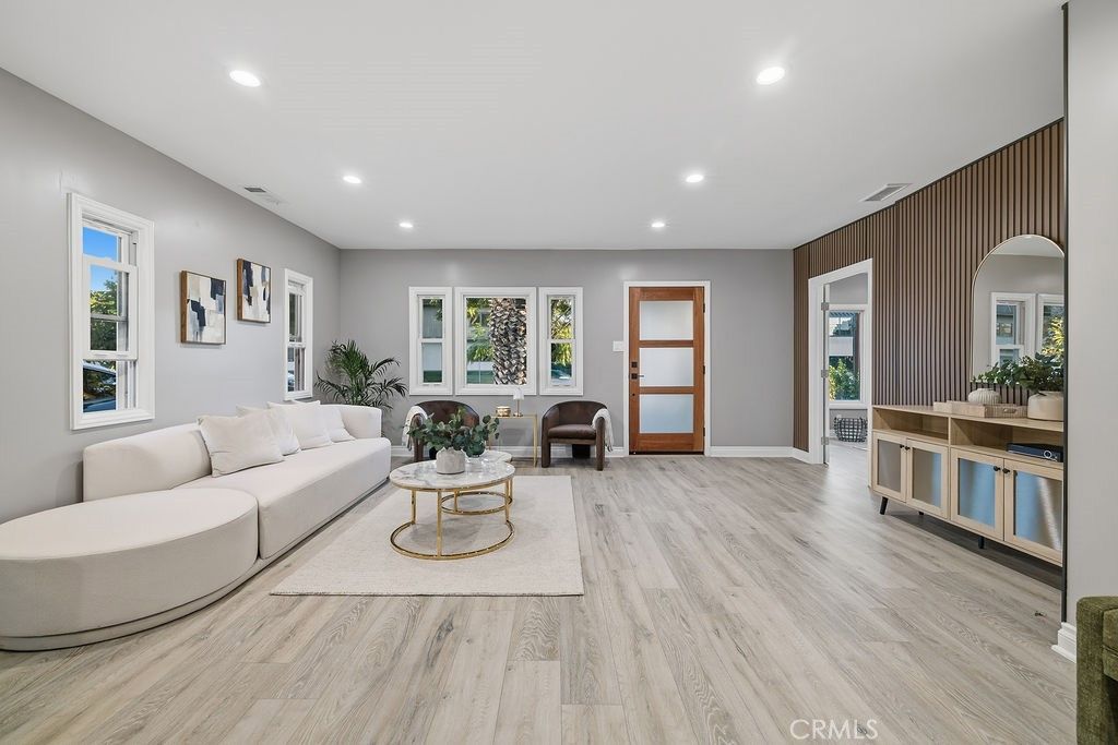 Photo of 767 Fairmont Avenue, Glendale, CA 91203 (MLS # SR25244538)