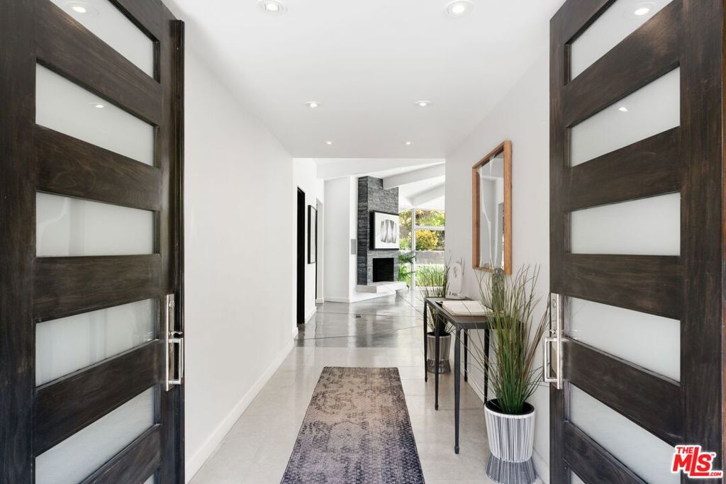 2226 San Ysidro Drive