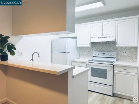 Photo of 2118 Peppertree Way Way #1, Antioch, CA 94509 (MLS # 41149633)